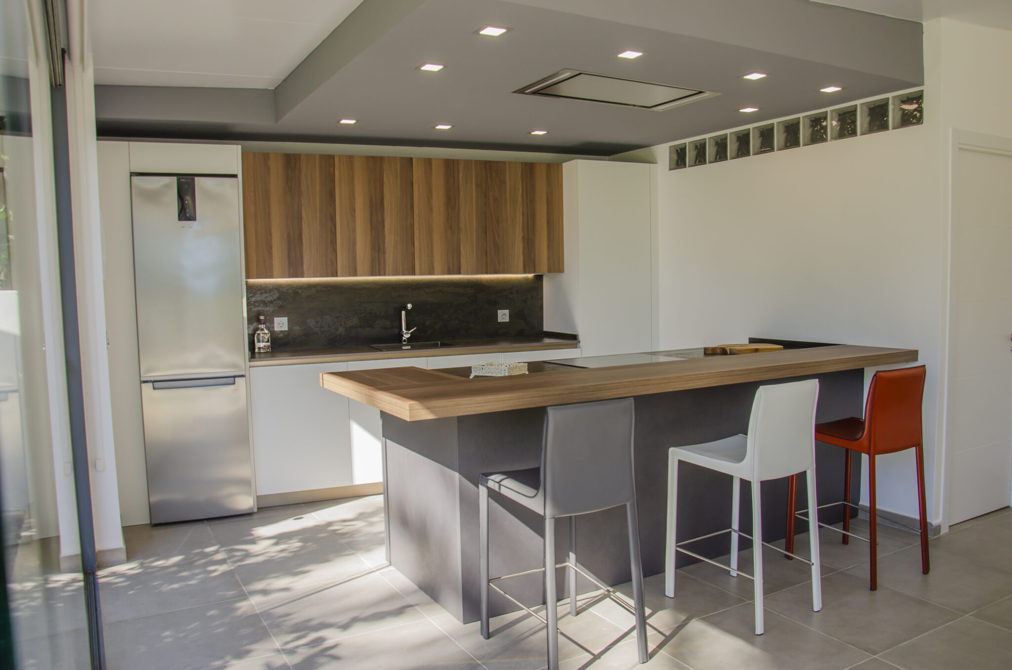 Una cocina en el jardín: diferentes ambientes bien integrados - CAFRAN